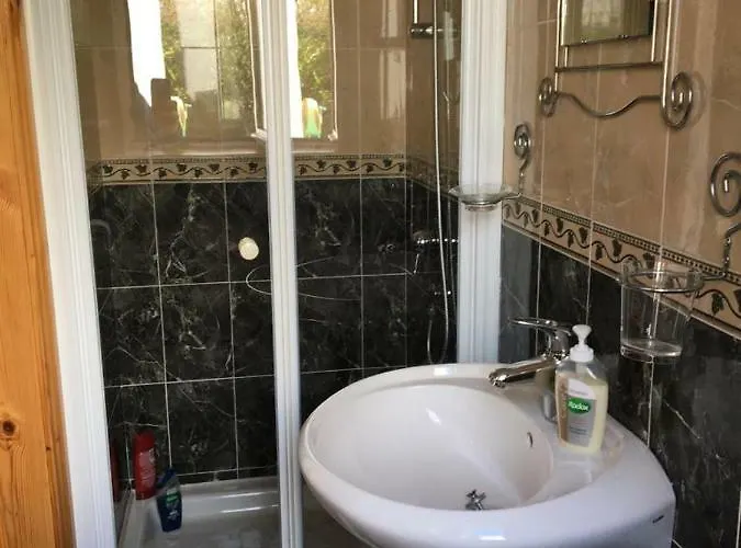 לינה וארוחת בוקר Colman House Kilmihil